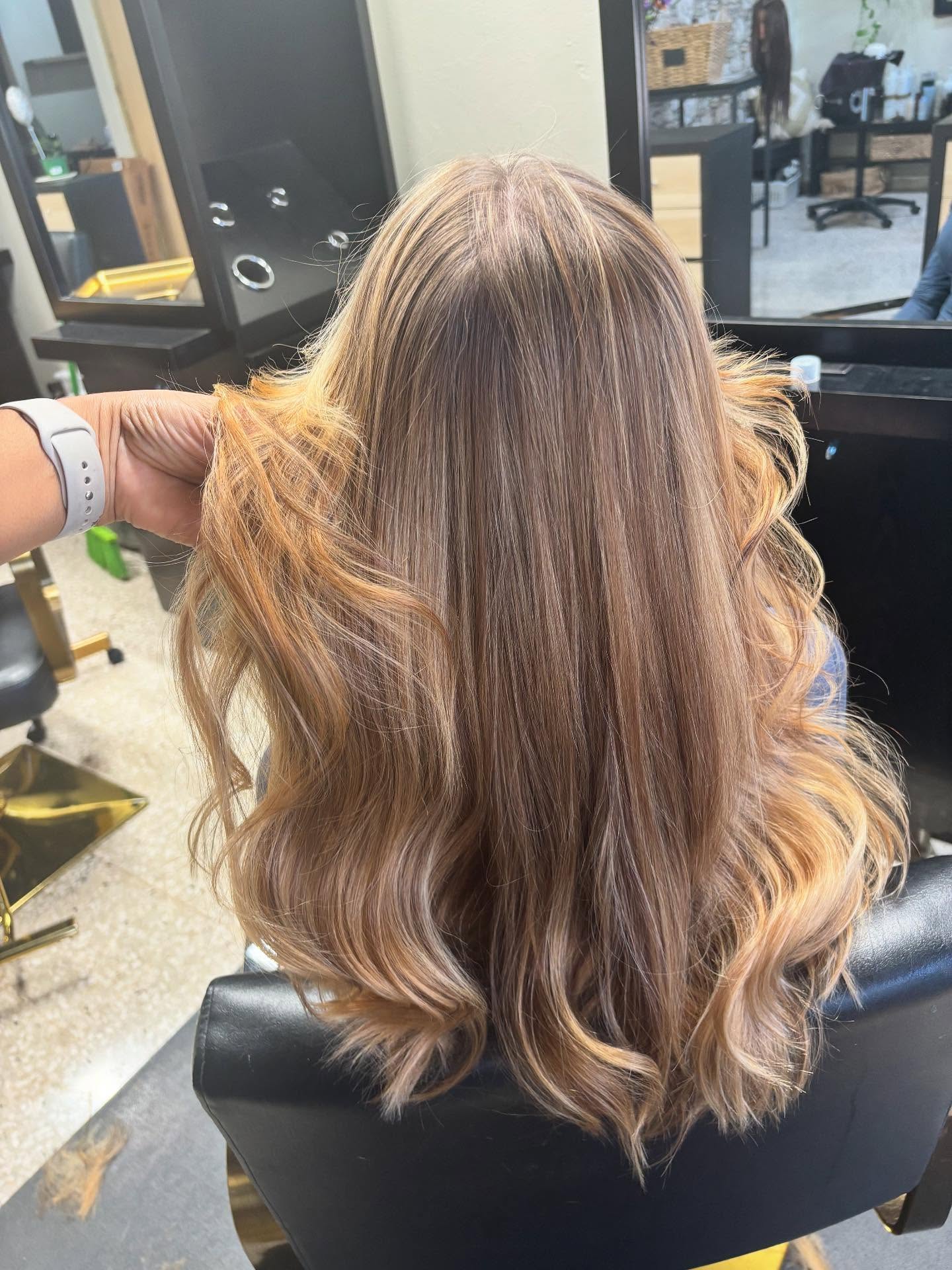 Dimensional blonde waves