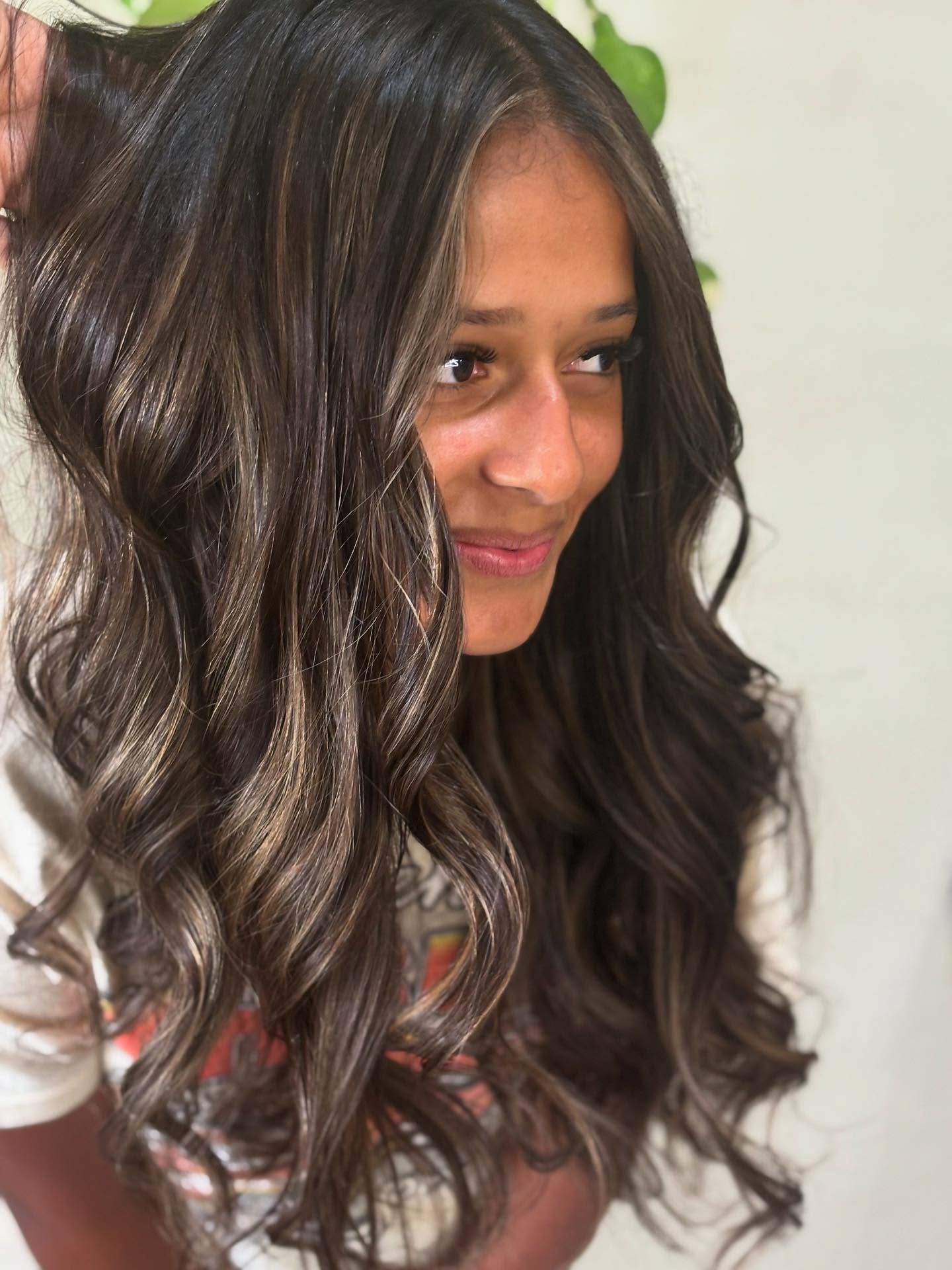 Brunette highlighted waves